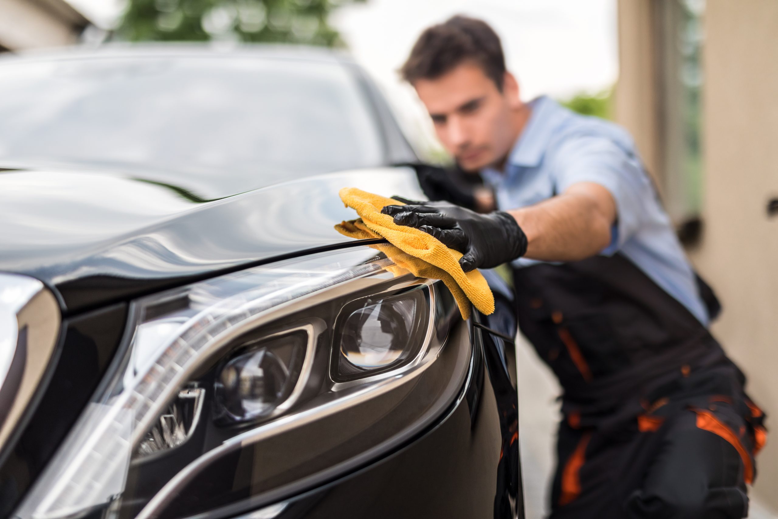 Car,Detailing,-,The,Man,Holds,The,Microfiber,In,Hand
